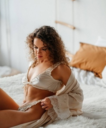 Взгляни на мои фото, и ты увидишь во мне настоящую женщину, способную подарить тебе незабываемый опыт. 🌟
Я живу в Москве, и могу стать твоей самой сокровенной фантазией. Мои услуги открываются перед тобой цветочками: классический секс, оральные ласки, массаж и многое другое. Со мной ты сможешь погрузиться в мир наслаждения и расслабления. 💋
Встречи со мной всегда проходят в атмосфере доверия, комфорта и безопасности. Я постараюсь сделать все, чтобы ты почувствовал себя настоящим мужчиной и ощутил потрясающую энергию нашей встречи. 🔥
Мои клиенты говорят обо мне самые лестные отзывы - я предлагаю сочетание нежности и страсти, умею развеселить и устроить горячую ночь. Не упусти шанс окунуться в мир эротических фантазий вместе со мной. 💫
Если ты ищешь яркий, чувственный и незабываемый опыт, обратись ко мне. Я воплотю все твои дикие желания, и ты не пожалеешь. Жду тебя в Москве, чтобы создать незабываемые моменты! 🌟💋 1650, 26 лет