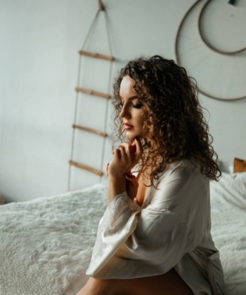 Взгляни на мои фото, и ты увидишь во мне настоящую женщину, способную подарить тебе незабываемый опыт. 🌟
Я живу в Москве, и могу стать твоей самой сокровенной фантазией. Мои услуги открываются перед тобой цветочками: классический секс, оральные ласки, массаж и многое другое. Со мной ты сможешь погрузиться в мир наслаждения и расслабления. 💋
Встречи со мной всегда проходят в атмосфере доверия, комфорта и безопасности. Я постараюсь сделать все, чтобы ты почувствовал себя настоящим мужчиной и ощутил потрясающую энергию нашей встречи. 🔥
Мои клиенты говорят обо мне самые лестные отзывы - я предлагаю сочетание нежности и страсти, умею развеселить и устроить горячую ночь. Не упусти шанс окунуться в мир эротических фантазий вместе со мной. 💫
Если ты ищешь яркий, чувственный и незабываемый опыт, обратись ко мне. Я воплотю все твои дикие желания, и ты не пожалеешь. Жду тебя в Москве, чтобы создать незабываемые моменты! 🌟💋 1650, 26 лет