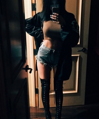 Эксклюзивная красотка приглашает в гости для яркого и незабываемого отдыха. Готова исполнить твои самые сокровенные фантазии. Звони, не стесняйся! 14593, 32 года