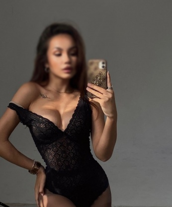 Знойная блондинка готова подарить тебе незабываемые моменты радости и удовольствия. Позволь мне быть твоей фантазией на одну ночь. Ты заслуживаешь самого лучшего! 6671, 18 лет